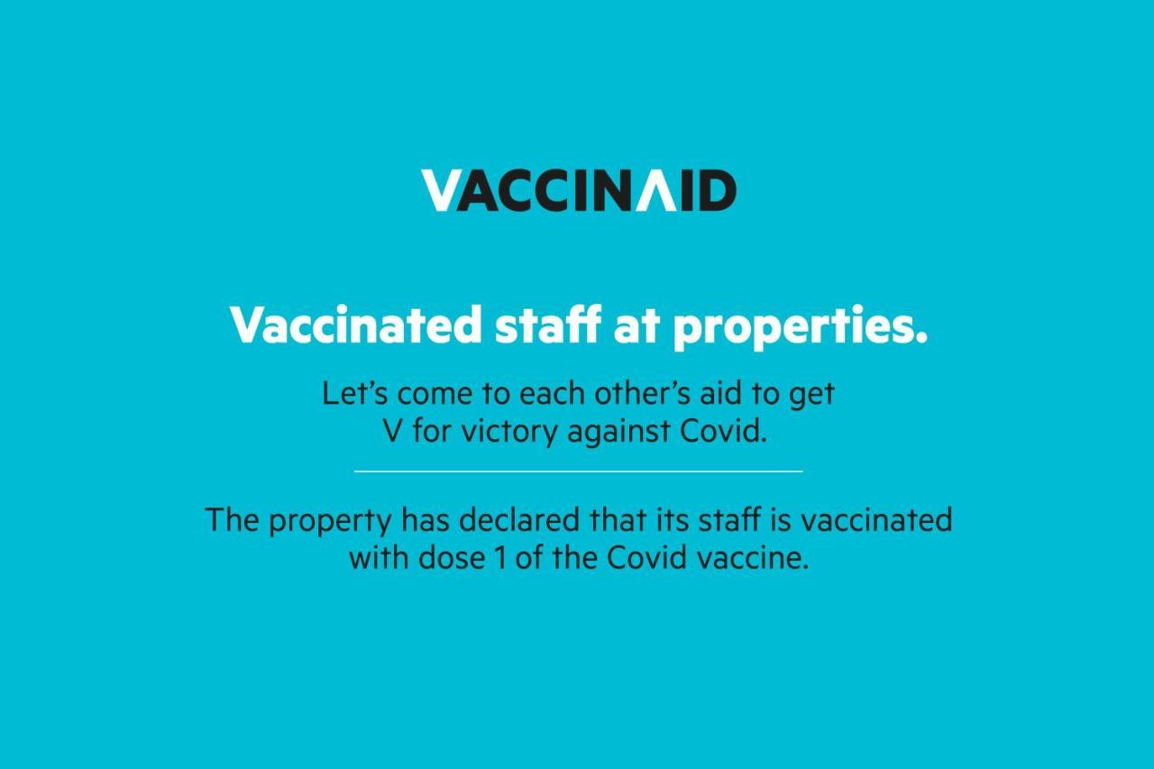 Vaccinated Staff- Oyo Townhouse 105 Khar West Station Hotell Mumbai Eksteriør bilde