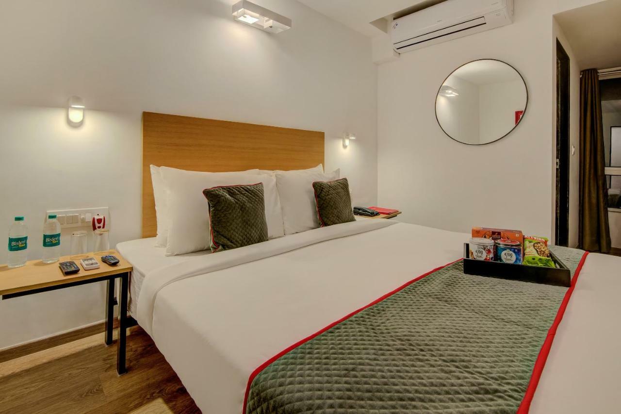 Vaccinated Staff- Oyo Townhouse 105 Khar West Station Hotell Mumbai Eksteriør bilde