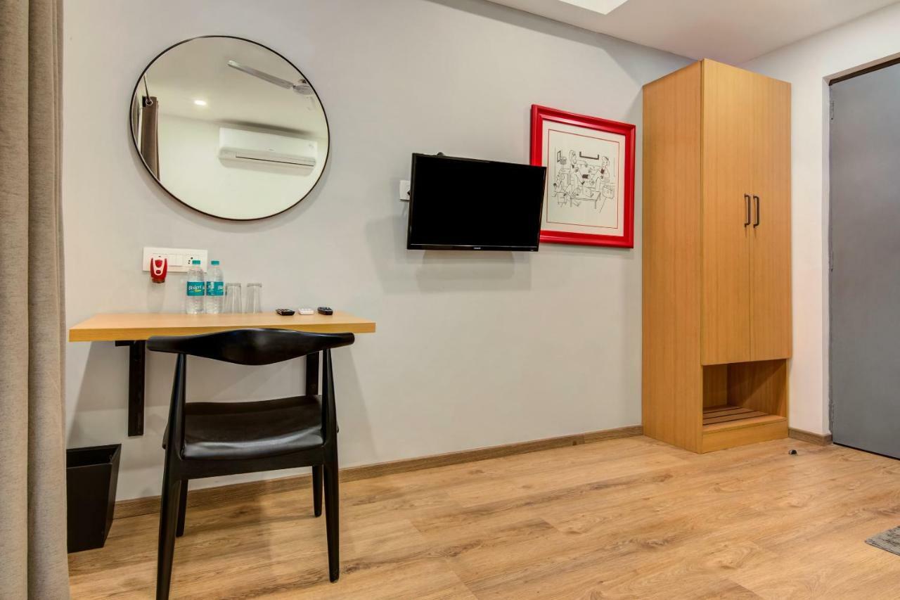 Vaccinated Staff- Oyo Townhouse 105 Khar West Station Hotell Mumbai Eksteriør bilde