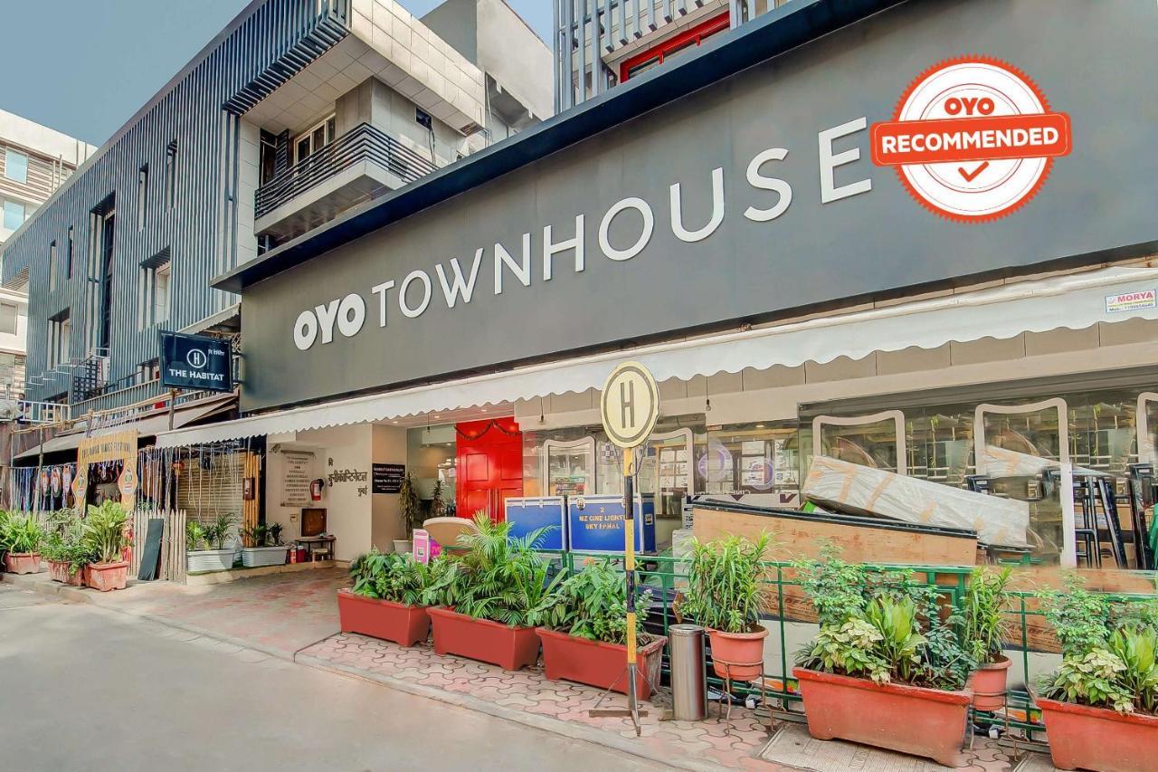 Vaccinated Staff- Oyo Townhouse 105 Khar West Station Hotell Mumbai Eksteriør bilde