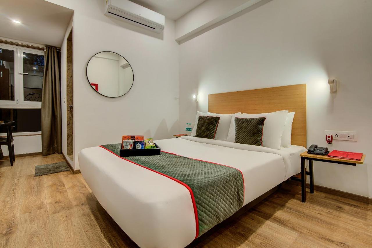 Vaccinated Staff- Oyo Townhouse 105 Khar West Station Hotell Mumbai Eksteriør bilde