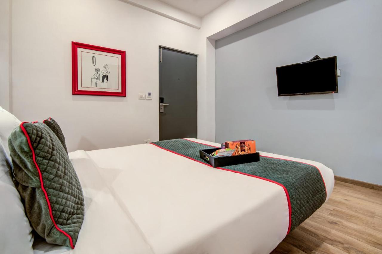 Vaccinated Staff- Oyo Townhouse 105 Khar West Station Hotell Mumbai Eksteriør bilde